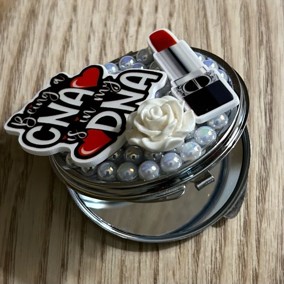 New Compact Mirror - Picture 2 of 2